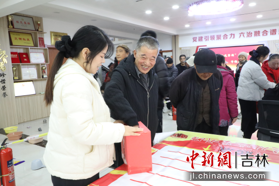 居民參加活動現(xiàn)場。 磐石市委宣傳部/供圖 居民參加活動現(xiàn)場。 磐石市委宣傳部/供圖