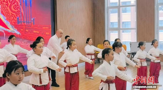 �����݆Tʷ����(qu��n)���ڽoС�W(xu��)�������n����ʯ���� �z